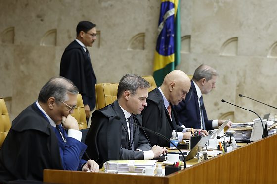 Sessão foi marcada por troca de acusações entre ministros e terminou sem definição sobre a forma de análise dos processos.