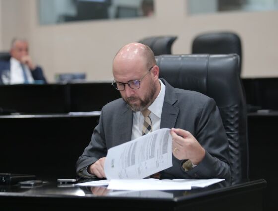 Medida estabelece regras para o reconhecimento de direitos como acessibilidade, prioridade de atendimento e participação em vagas destinadas a pessoas com deficiência.