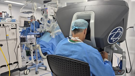 Unidade, que atende exclusivamente pelo SUS, alcançou a marca no início de setembro e já realizou mais de 70 procedimentos com auxílio de robô.
