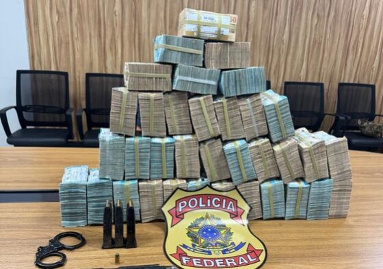 Polícia Federal apreendeu R$ 2,5 milhões em investigação sobre financiamento irregular de campanha eleitoral.