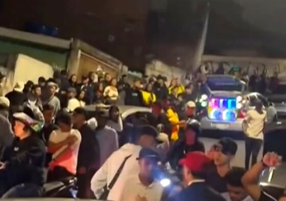 "Pancadão" reúne dezenas de jovens durante festa clandestina em São Paulo.