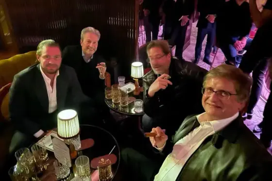 Paulo Gonet aparece com charuto ao lado de Daniel Vorcaro durante encontro em Londres, em 2024.