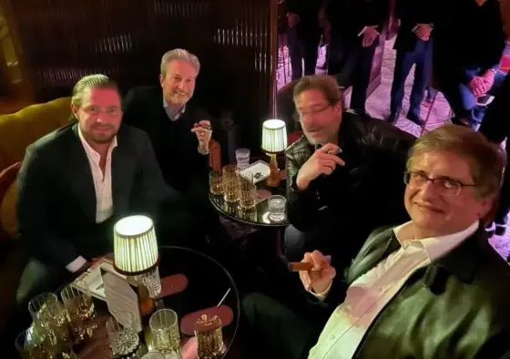 Paulo Gonet aparece com charuto ao lado de Daniel Vorcaro durante encontro em Londres, em 2024.