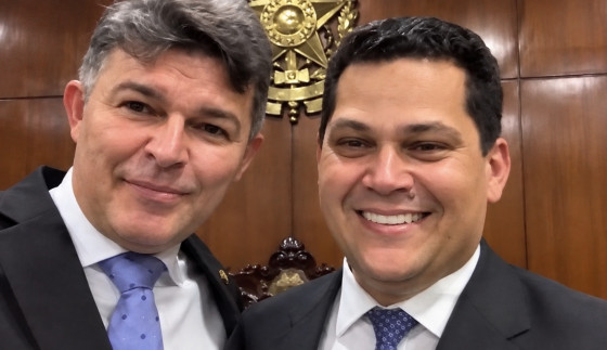 Registro mostra José Medeiros e Davi Alcolumbre bem próximos no Senado.