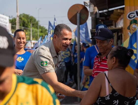 Parlamentar federal destacou vínculos com o município e realizou corpo a corpo com eleitores e comerciantes