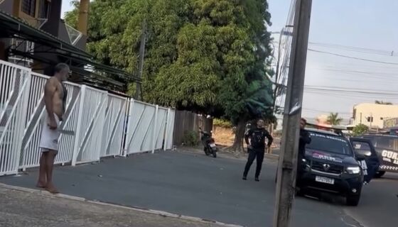 Homem foi morto após avançar contra guardas municipais com um facão.