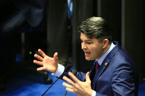 José Medeiros enviou áudio ao prefeito de Diamantino, Chico Mendes, irmão do ministro do STF Gilmar Mendes, afirmando que evita ataques à Corte.
