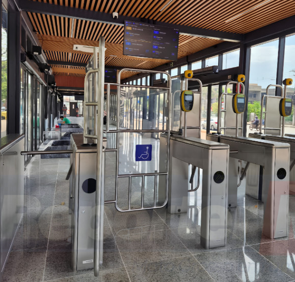 Conforme apurado pelo RepórterMT, a previsão é que a tarifa do BRT seja mantida em R$ 4,95, mesmo valor atualmente praticado no transporte coletivo.