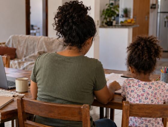 Pela lei, será considerada mãe solo a mulher que exerça, de forma exclusiva ou predominante, as responsabilidades com os filhos.