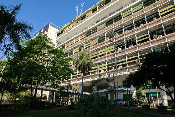 Desconto para pagamento à vista pode chegar a 95%, enquanto acordos parcelados têm condições conforme o número de parcelas.