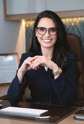 Priscila Aguilar é advogada especialista em Direito da Medicina pela Universidade de Coimbra e Presidente da Comissão de Direito da Saúde e Médico da OAB/MT.