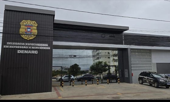 Ação da Denarc cumpre cinco prisões preventivas e cinco mandados de busca e apreensão contra investigados.