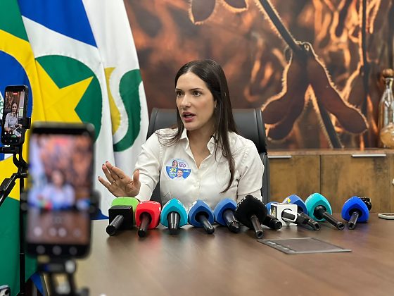 Candidata ao Senado, Janaina garante que não deixará cargo caso seja eleita.