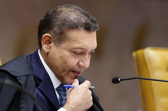 Sessão extraordinária foi convocada pelo presidente do TSE, Kassio Nunes Marques, após decisões divergentes no STF.