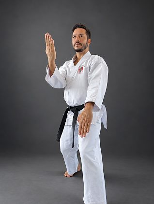 Faixa-preta 3º Dan de Mato Grosso acumula quatro títulos mundiais, lidera campeonatos estaduais e projetos de inclusão social, e agora se prepara para o 23º Mundial da ITKF.