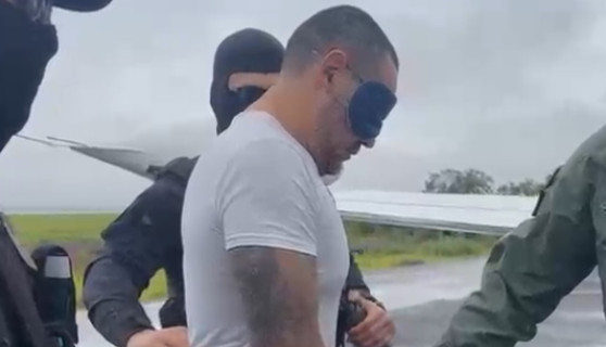 Chefão de facção é trazido a MT de olhos vendados e sob forte escolta; veja vídeos