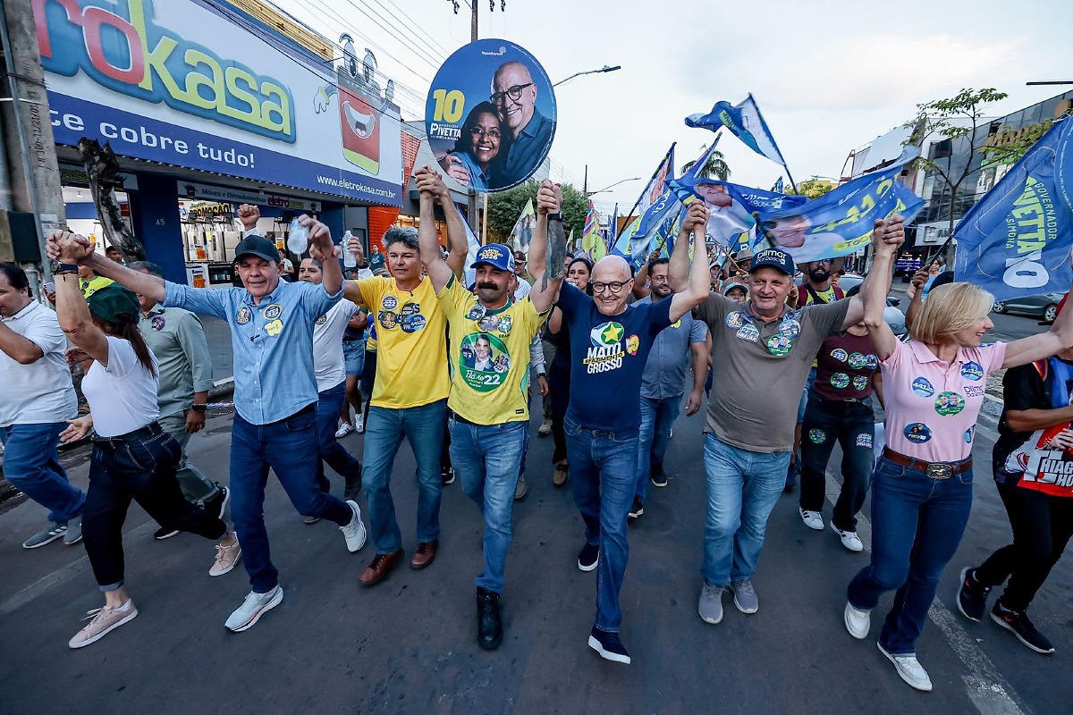 Pivetta e José Medeiros realizam caminhada de campanha em Sinop
