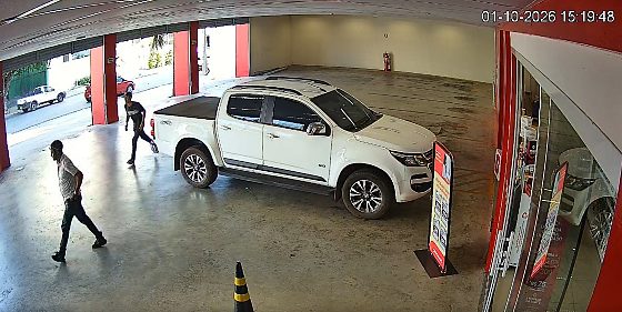 Bandidos assaltaram farmácia em Cuiabá e tentaram levar estoque de Mounjaro; criança foi baleada