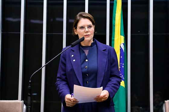 Deputada federal de Mato Grosso criticou decisões do TSE e do STF que alteraram as regras do debate presidencial da Globo.