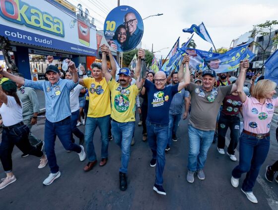 A caminhada reuniu apoiadores dos dois e de Flávio Bolsonaro (PL), com discursos pela mobilização do eleitorado nos últimos dias antes da votação.