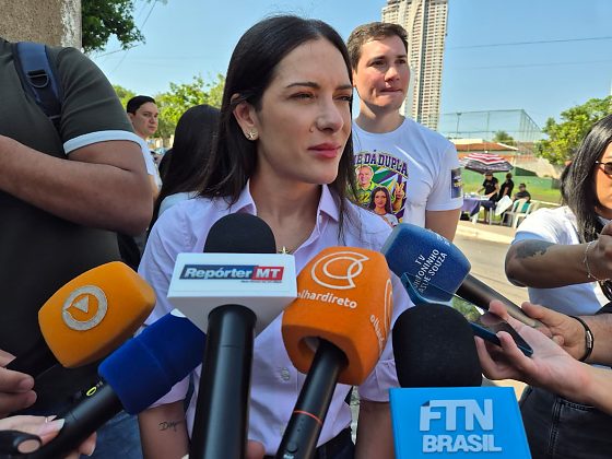 Janaina foi votar acompanhada do marido, Diógenes Fagundes e da filha Sofia.