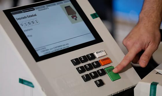 Eleitor terá seis etapas de votação no primeiro turno; confira a sequência dos cargos e saiba como corrigir ou confirmar cada voto.