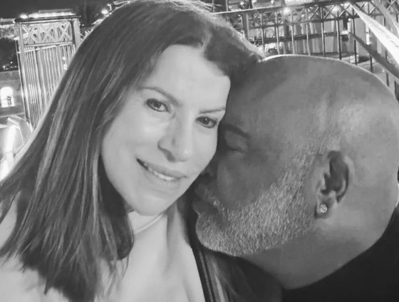 Viúva publicou textos sobre a saudade do cantor e afirmou que gostaria de ouvir novamente a voz do marido.
