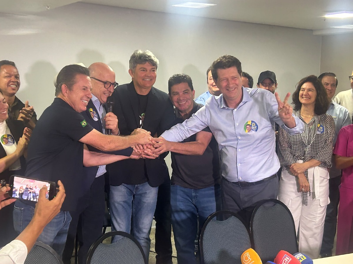 Direita articula apoio a Flávio Bolsonaro em Cuiabá, Mato Grosso