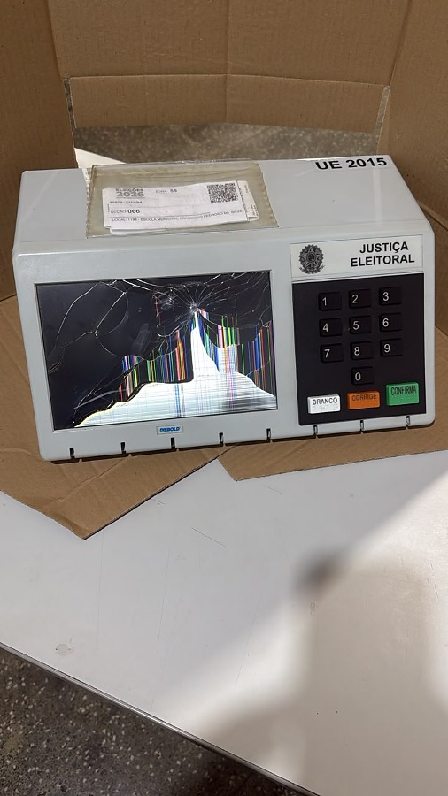 Eleitora é presa após danificar urna eletrônica em Cuiabá