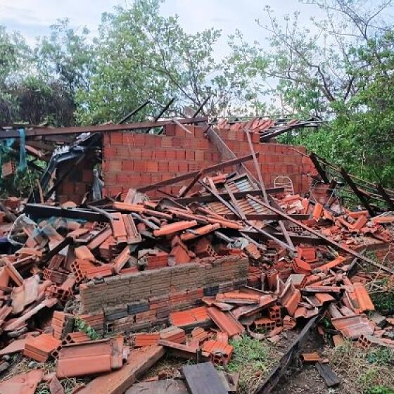 Segundo informações repassadas aos bombeiros, a vítima morava sozinha e não tinha parentes.