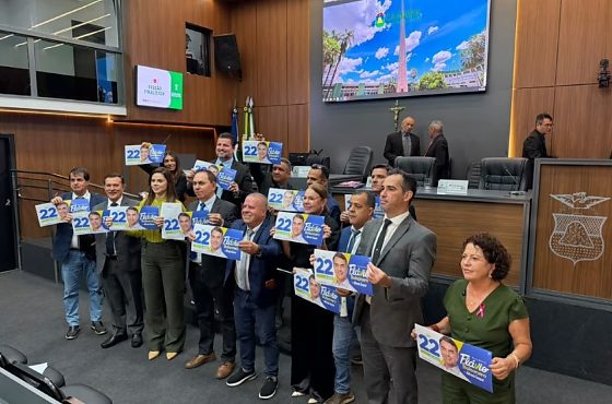 Vereadores de Cuiabá durante ato de assinatura do manifesto político.