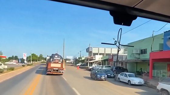 Caminhoneiro atribui pontos de parada aparentemente vazios em Jangada a boicote após vitória de Lula no município.