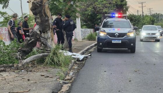Motociclista morre após bater contra árvore em Cuiabá