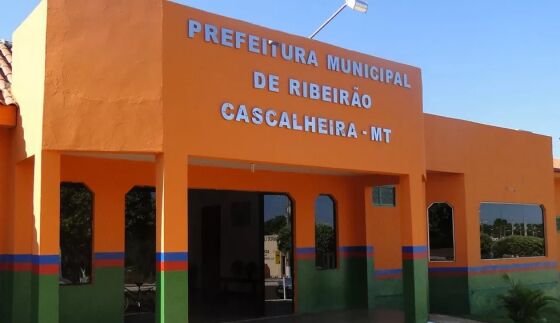 Prefeitura de Ribeirão Cascalheira recorreu a uma “carona” para contratar plataforma, gestão e suporte por 12 meses.