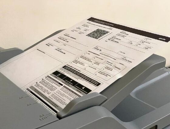 Taxa pode ser emitida no portal do Detran-MT ou pelo aplicativo MT Cidadão; regularização exige o pagamento dos débitos pendentes.