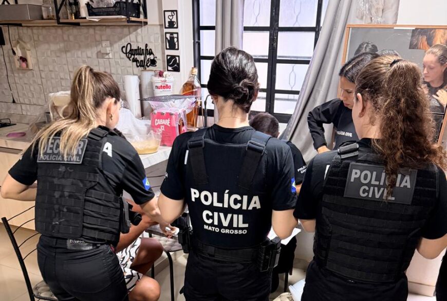 Investigação identificou transações bancárias em nome da mulher após sua morte.