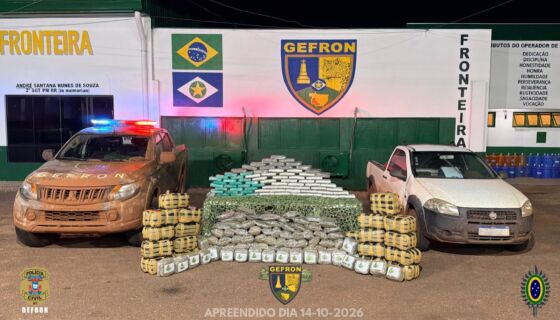 Tabletes de maconha e pasta base de cocaína apreendidos pelo Gefron durante operação na fronteira de Mato Grosso.