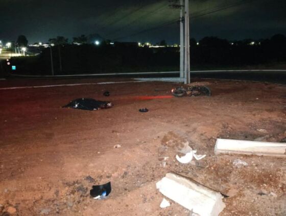 Acidente que matou dois homens ocorreu na rotatória de acesso à MT-325, na MT-208, próximo ao bairro Jardim Renascer.