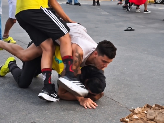 Vinícius Santana relata que foi agredido por cerca de 40 pessoas em Rondonópolis.