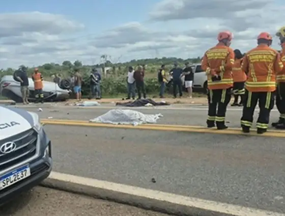 Acidente entre um Chevrolet Prisma e uma Chevrolet Trailblazer deixou quatro pessoas da mesma família mortas na BR-364, em Diamantino