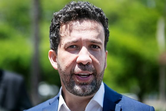 Episódio ocorreu após debate promovido pela Rede Bandeirantes; atendimento está sob responsabilidade da cardiologista Ludhmila Hajjar.