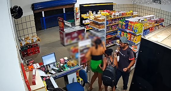 Câmeras do estabelecimento registraram Luciano, que deixou o local após esfaquear Regiane.