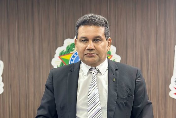 Wanderley Cerqueira (MDB), presidente da Câmara Municipal de Várzea Grande, é um dos alvos da Operação Cathedra Venalis, que investiga um suposto esquema de corrupção