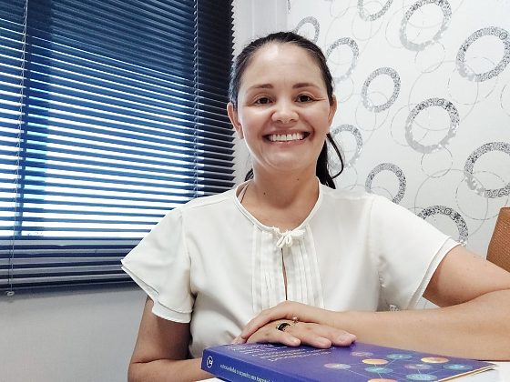 Giselle Nunes é psicóloga, professora e pesquisadora. Doutoranda em Saúde Coletiva pela Universidade Federal de Mato Grosso (UFMT), é especialista em Clínica com Crianças e Adolescentes, Saúde Mental e Avaliação e Diagnóstico Psicológico.