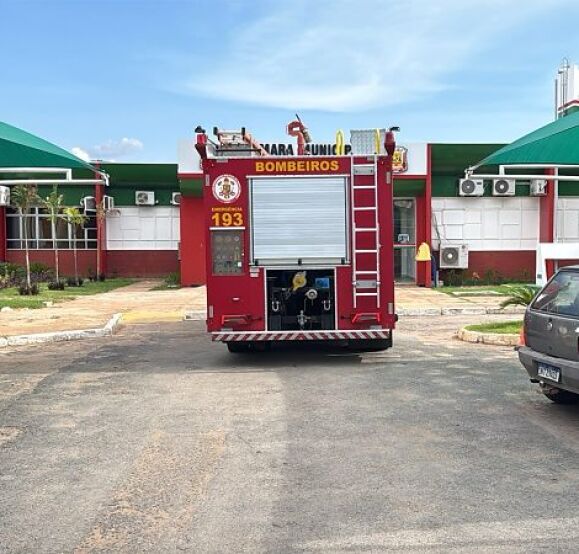 Equipe do 2º Batalhão de Bombeiros Militar foi acionada para atender à ocorrência na tarde desta quarta-feira (21).