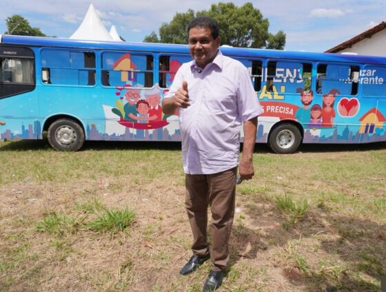 Ônibus adesivado com a identificação do Bazar Itinerante é citado em investigação do Gaeco sobre possível uso irregular do veículo
