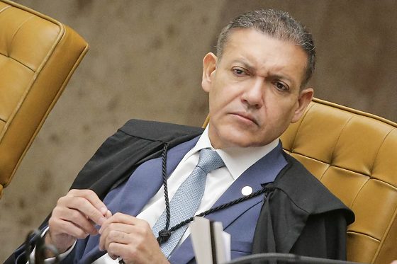 Floriano de Azevedo Marques atendeu a pedido da coligação de Lula e suspendeu os efeitos de decisões que poderiam restringir o canal antes do segundo turno.