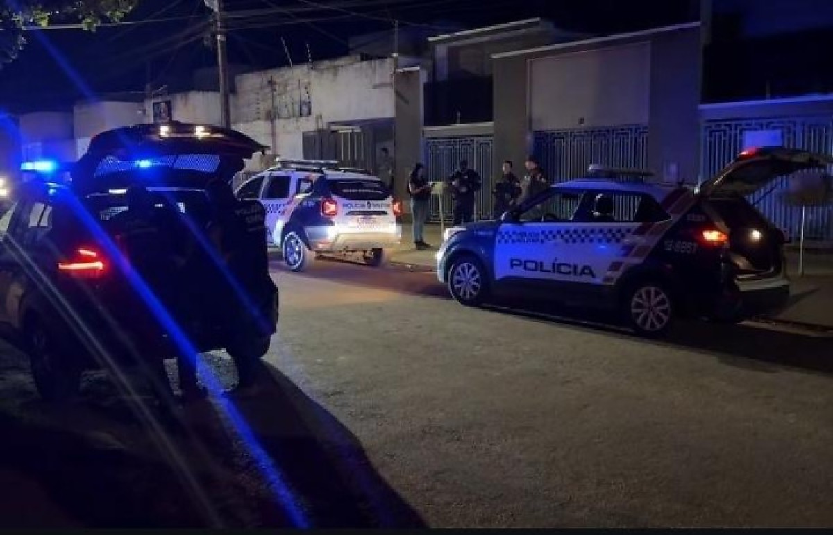 Incêndio destrói casa onde ocorreu assassinato em Pontes e Lacerda, MT
