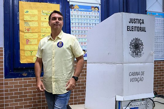 Documento cita milhares de eleitores afetados por mudanças de locais de votação em Curitiba e Guaratuba e dificuldades de acesso em Itapevi.