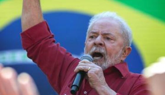 Moeda americana disparou 8,21% e chegou a R$ 5,60; mercado financeiro reage à reeleição do petista com perdas históricas.